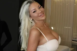 Benita Zena nudo