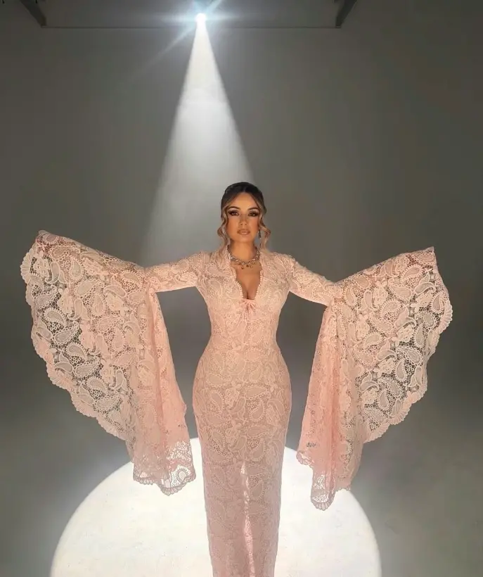 Mimoza Shkodra Mahnit Me Fustan Unik: Ylli i Skensës Shqiptare Ndriçon!