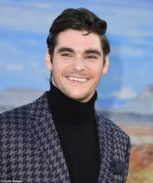 Tragjedia e RJ Mitte: Ylli i ‘Breaking Bad’ që nuk arriti të shihte filmin e tij të fundit
